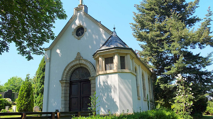 Blick auf die Friedhofskapelle